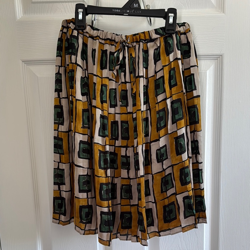 Black and Gold Midi Pleaded Skirt